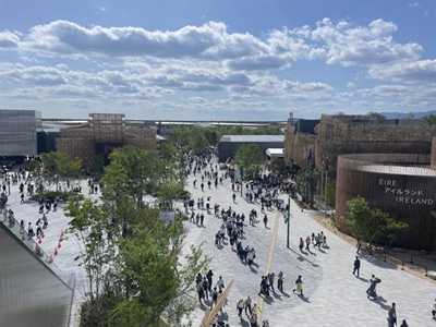 大阪・関西万博EXPO2025「未来へつなぐ日本の書~空・海・時を超えて~」大阪・EXPOメッセ「WASSE」夢洲楢崎華祥/副代表 小林幸子/運営総務 井田智佐子・北山成子・杉浦華桂日本書芸院読売新聞社