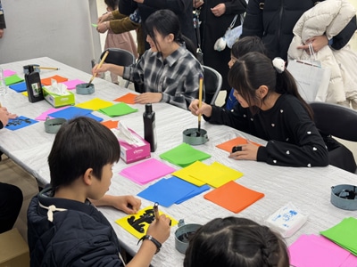 第77回全国書初作品大会選抜席書会令和8年2026年2月11日（祝）池袋サンシャインシティ全日本書芸文化院席上揮毫選抜席書揮毫全書芸ワークショップ「みんなの筆文字で大きな虹を完成させよう」第4弾